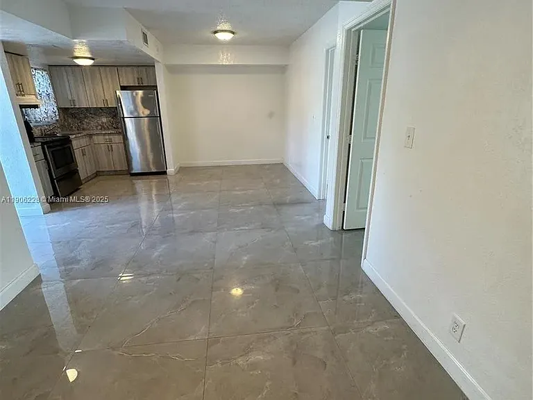 Deerfield Beach Manor — Photo 7