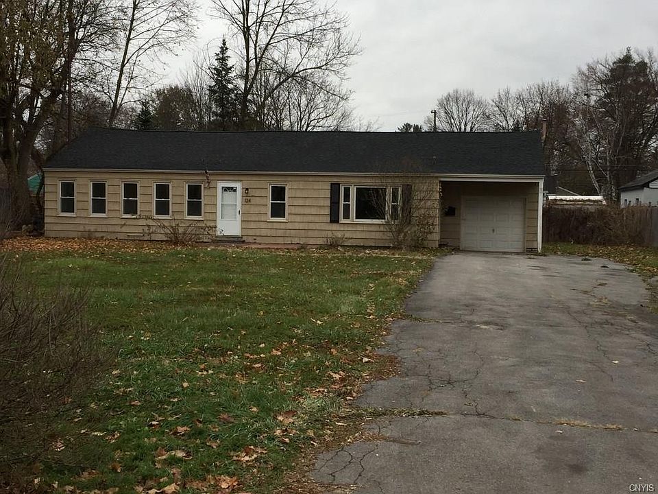 1st image of 124 Leonard Ave