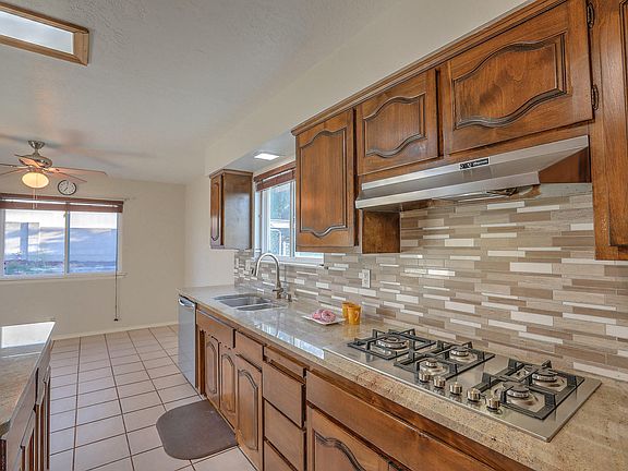 5th image of 1808 La Cabra Dr SE