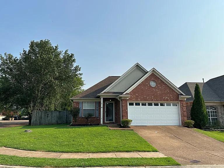 1098 Breezy Valley Dr — Photo 1