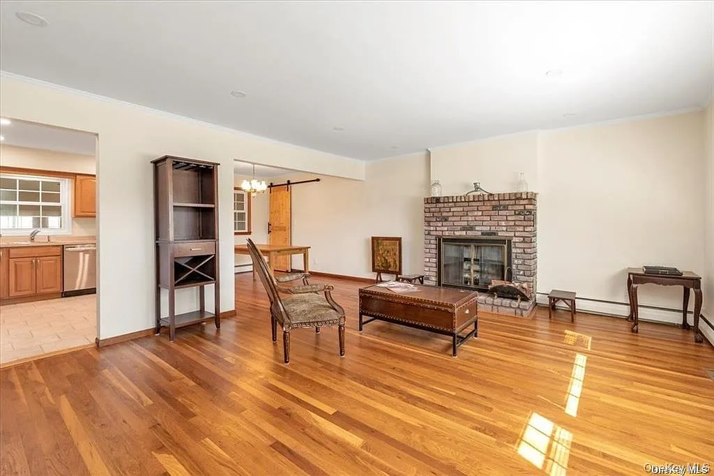 4 bed, 2.0 bath, 1632 sqft, $5,800 — Photo 3