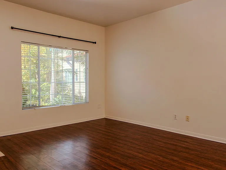 Garfield Avenue Apartments — Photo 11