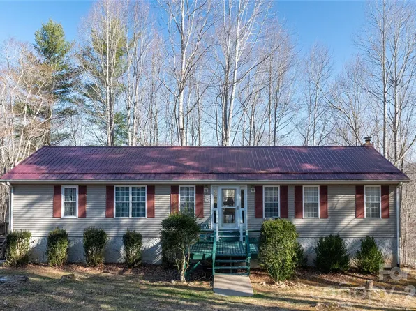 120 Powderhorn Dr, Burnsville, NC 28714