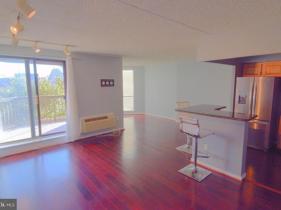 3rd image of 200-210 Lombard St #518