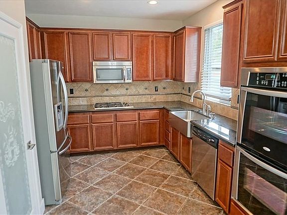 4th image of 29318 Kelly Ct