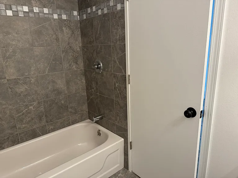 211 E Main St #8 — Photo 7
