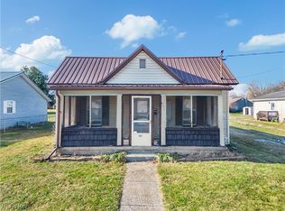 807 Clement Ave, Belpre, OH 45714