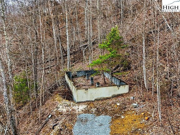 5th image of 994 & 996 Willow Mountain Drive