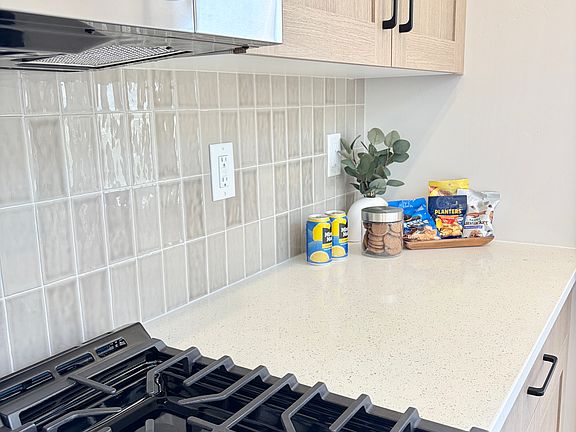 3rd image of 519 W Olive Ln
