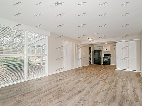 4th image of 6827 Woodhurst Dr
