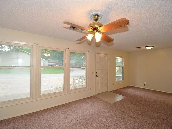 5th image of 20 Dogwood Dr