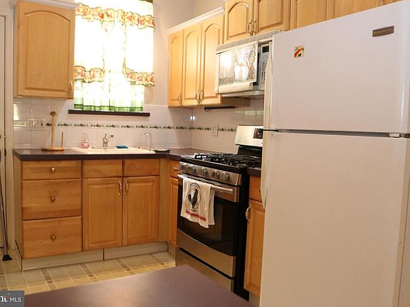 4th image of 2710 E Allegheny Ave