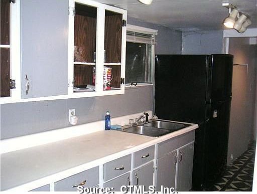4th image of 6 Carol Cir