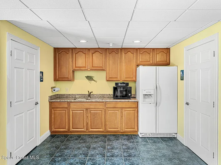 210 24th St #301 — Photo 35