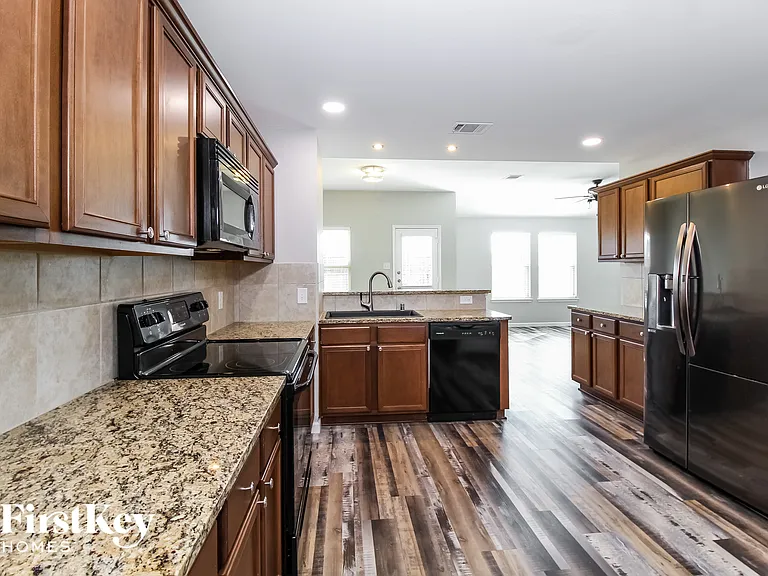 1307 Bent Grass Dr — Photo 5