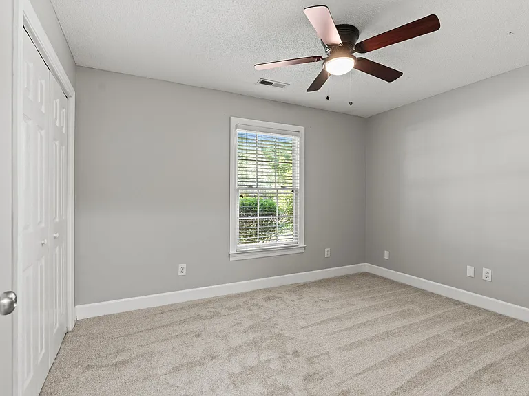 105 Dorchester Ln — Photo 9