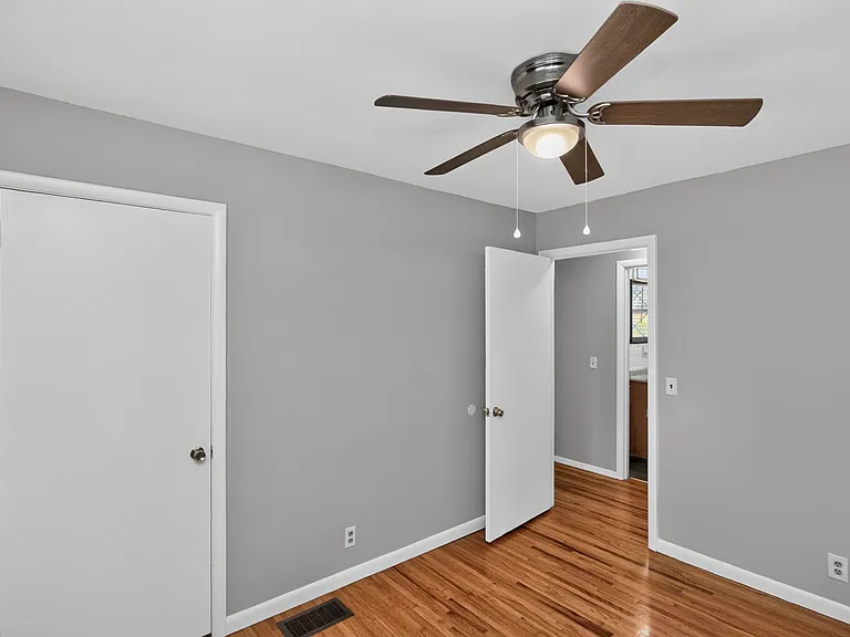 261 Eisenhower Dr — Photo 12