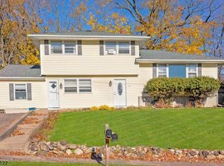 5 Missonellie Ct, Hawthorne, NJ 07506