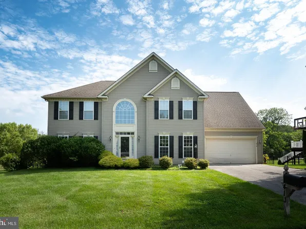 410 Dartmouth Ln, West Grove, PA 19390