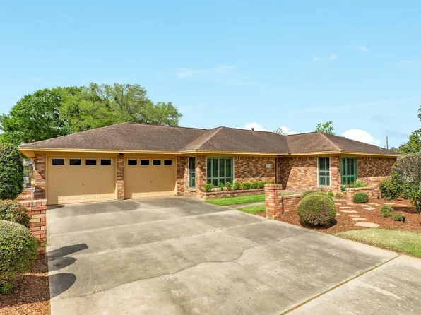 130 Nasturtium St, Lake Jackson, TX 77566