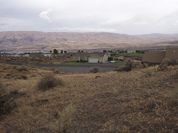 3rd image of 876 N Desert Aire Dr