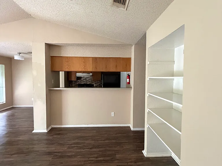 11904 Alpheus Ave #C — Photo 13