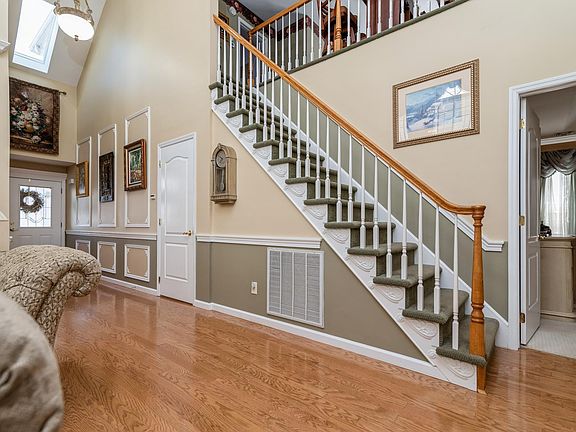 5th image of 147 Constantine Way