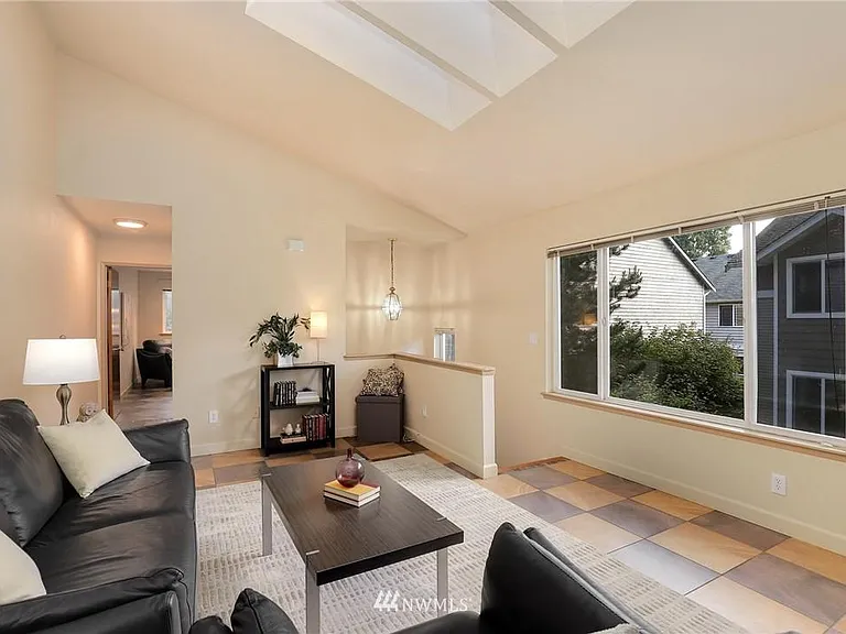 850 NE 123rd St #B — Photo 2