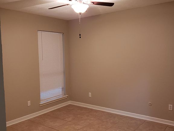 2nd image of 109 E Ash Ln