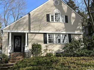 40 Longview Rd, Port Washington, NY 11050