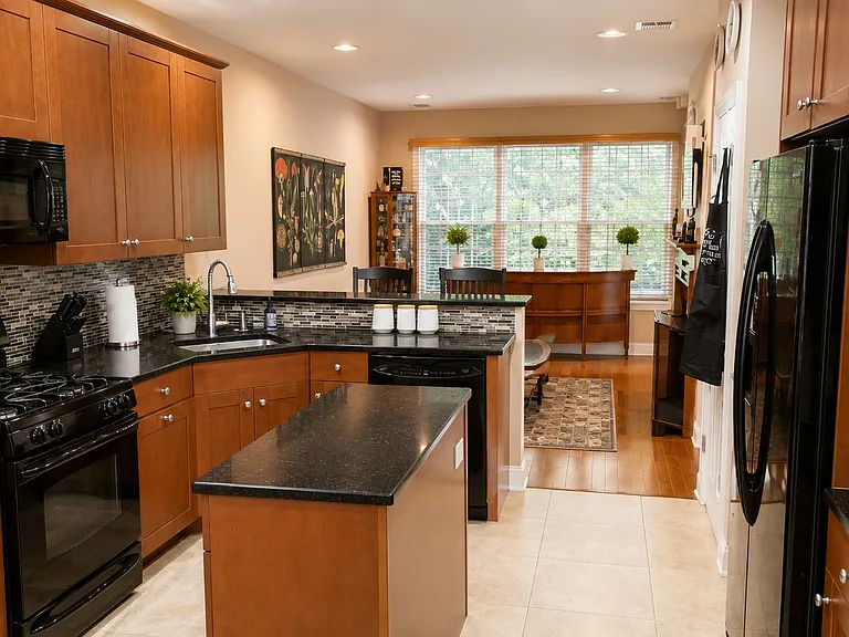 28 Camlet Ct — Photo 5