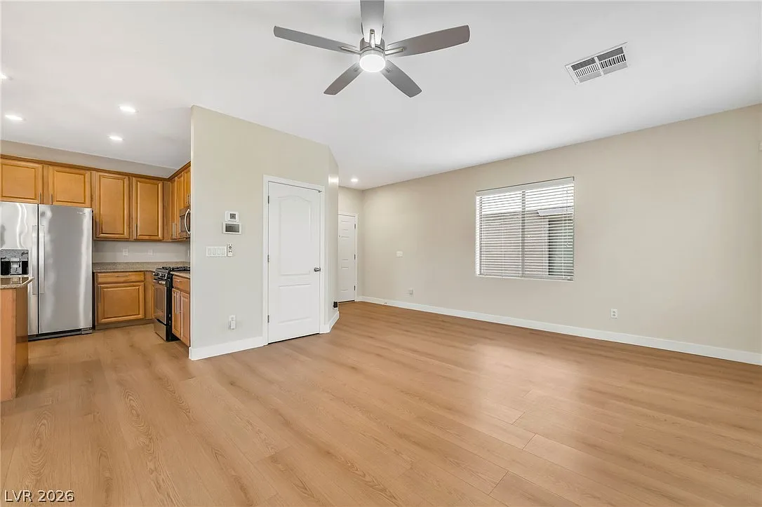 4 bed, 2.5 bath, 1803 sqft, $2,200 — Photo 4