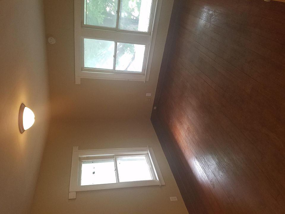 2nd image of 124 N Race St APT 2
