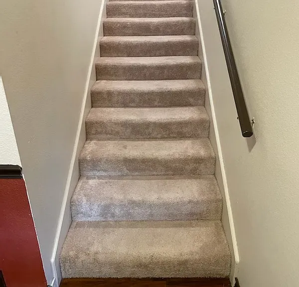 Stairs are nice and wide.