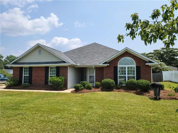 37 Redwood Dr, Phenix City, AL 36869