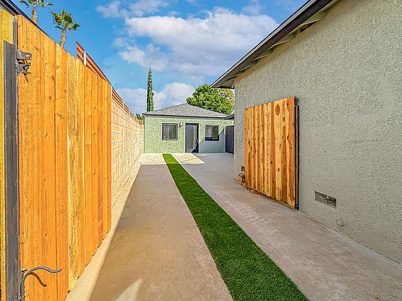 3rd image of 7532 Gaviota Ave