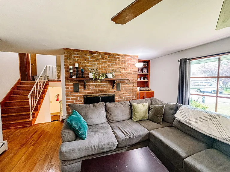 233 Hershey Dr — Photo 16
