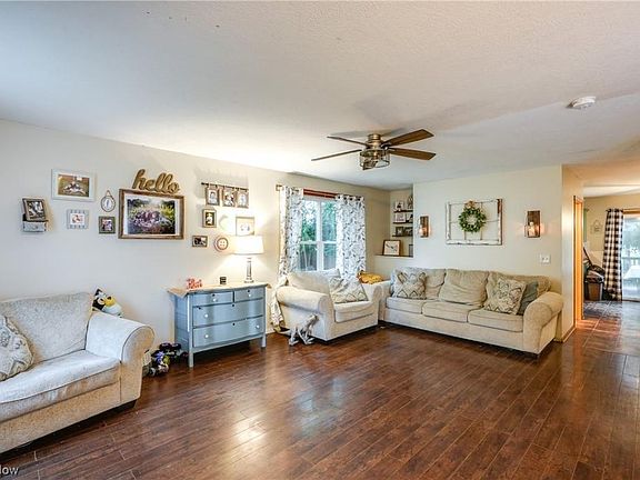 5th image of 424 Ripley Ave