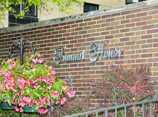 1919 N Summit Ave #9, Milwaukee, WI 53202