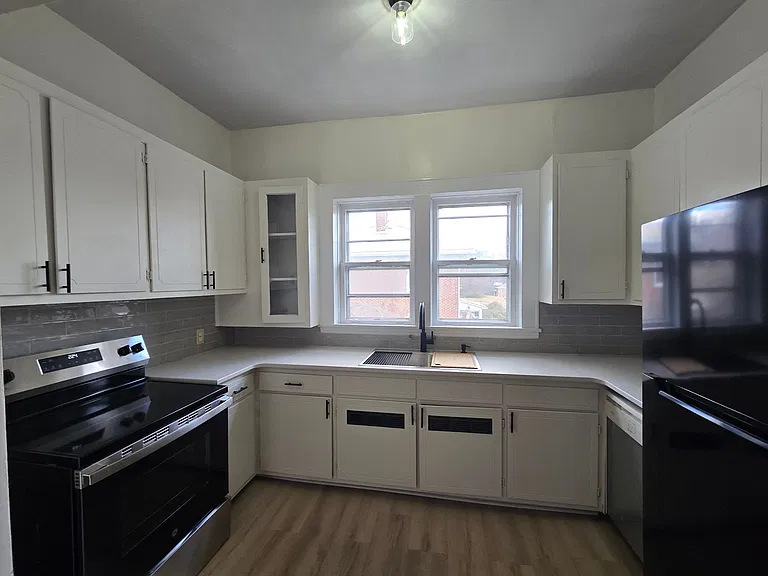 612 E Church St — Photo 5