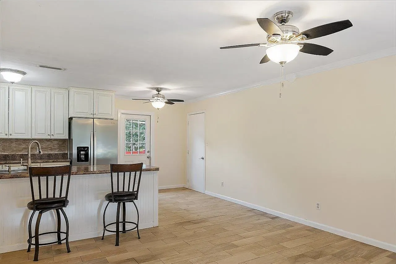 3 bed, 1092 sqft, $1,850 — Photo 2
