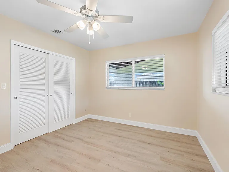 1209 NE 18th Ave — Photo 11