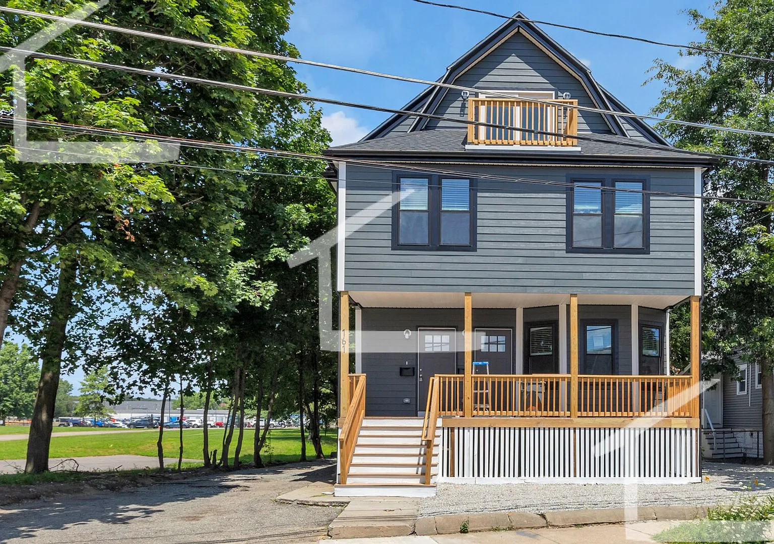 Huge 5 bed in Medford — Photo 1