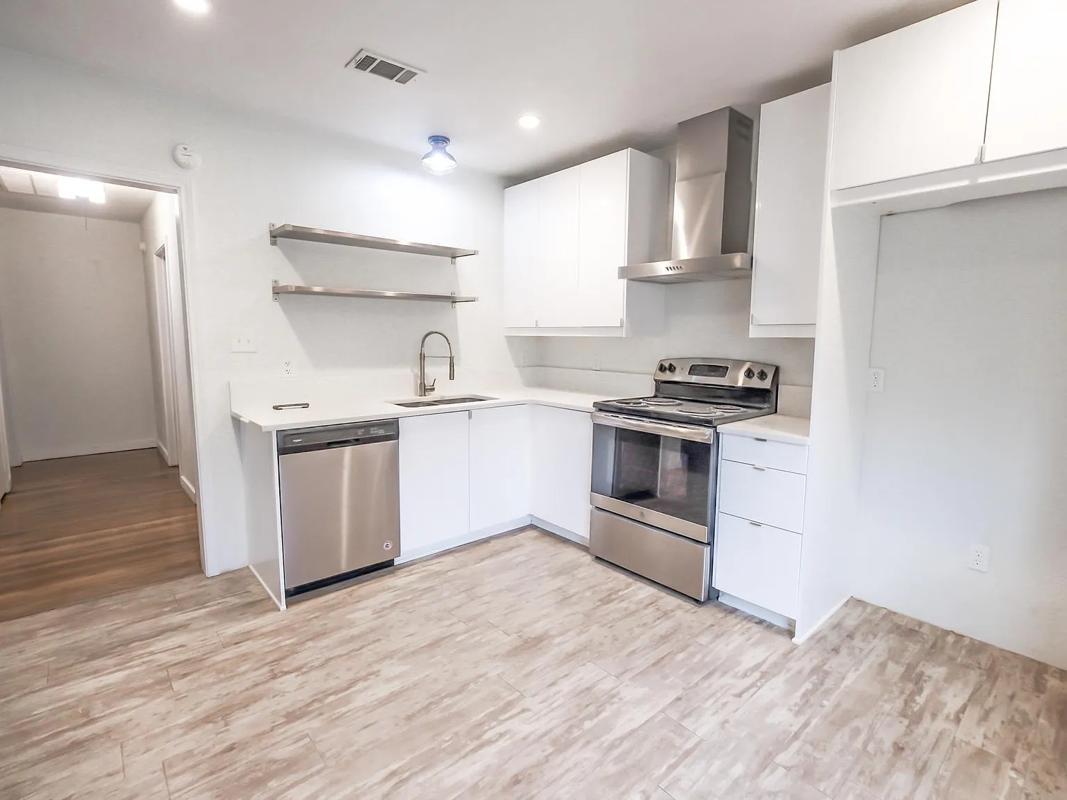 2 bed, 1.5 bath, 1508 sqft, $1,395 — Photo 3