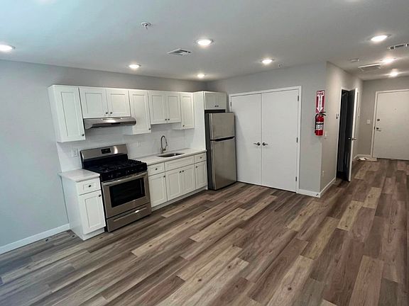 3rd image of 159 12th Ave Suite 1