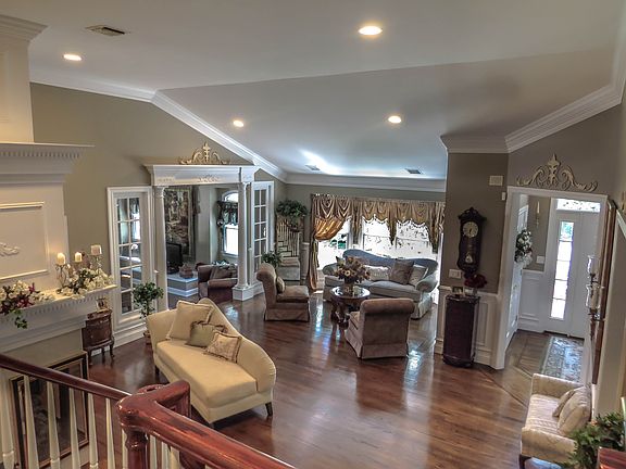 4th image of 15 Brushwood Ct