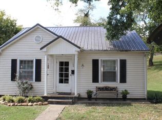 105 Greenlawn Dr, Sparta, TN 38583