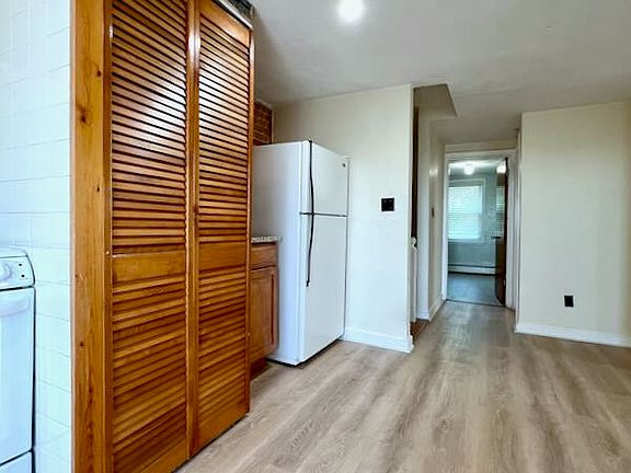 5th image of 22 Aldersey St APT 2