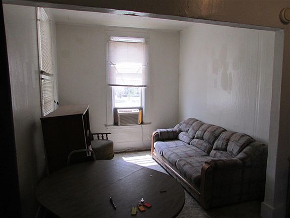 3rd image of 109 S Spruce St