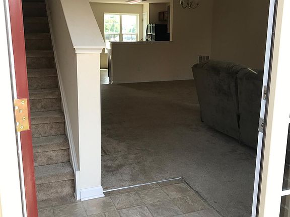 Entry/ Living Room